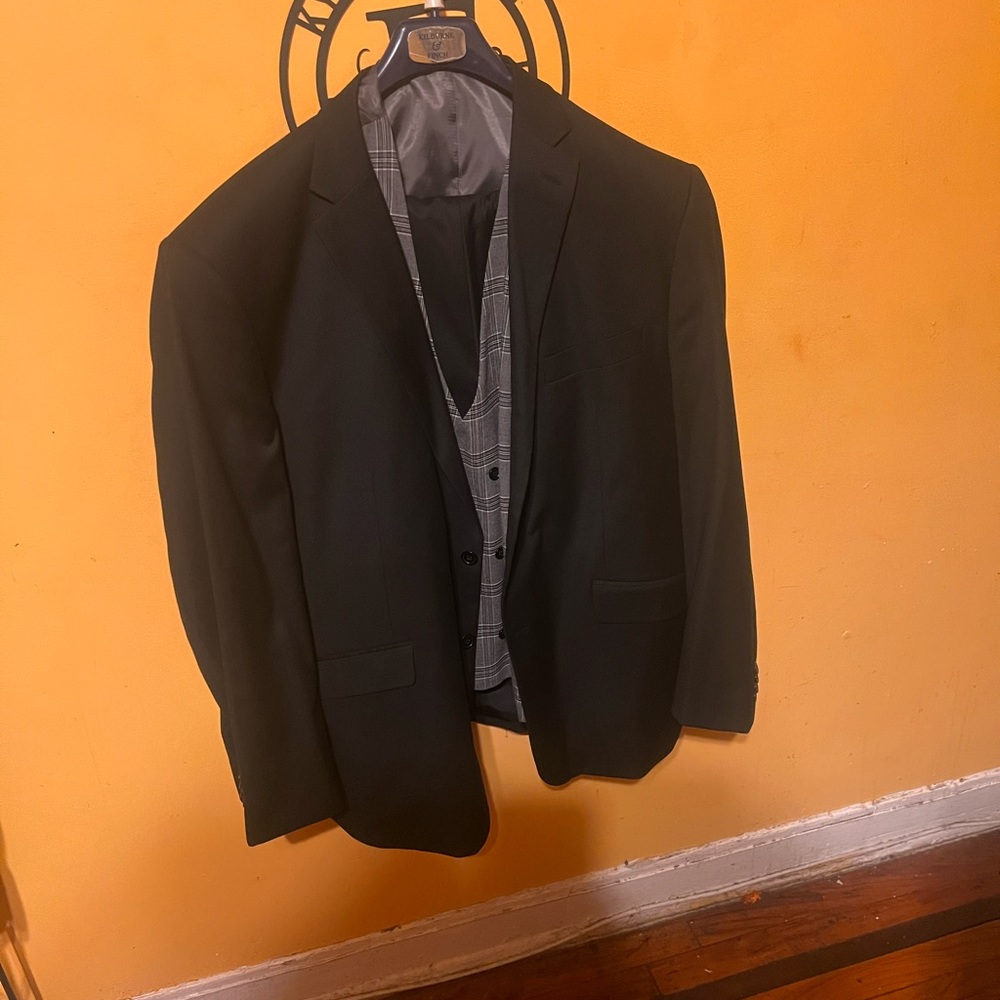 "Upgrade Your Style w/ Kilbournce & Finch's 3-Piece Suit: Blazer, Pants, Vest"